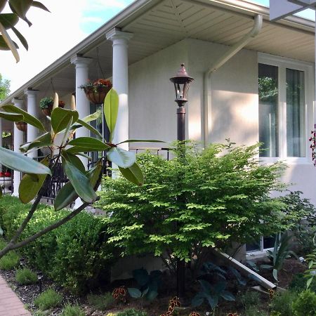 Bed and Breakfast Via Veneto - Old Town Niagara-on-the-Lake Екстер'єр фото