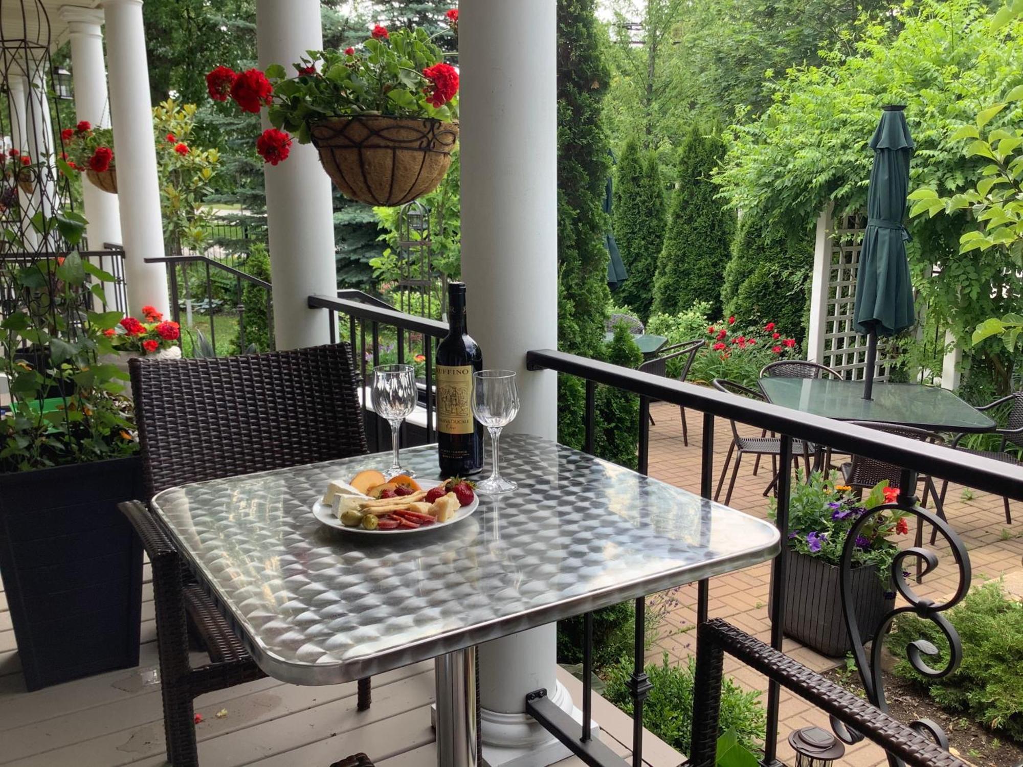 Bed and Breakfast Via Veneto - Old Town Niagara-on-the-Lake Екстер'єр фото