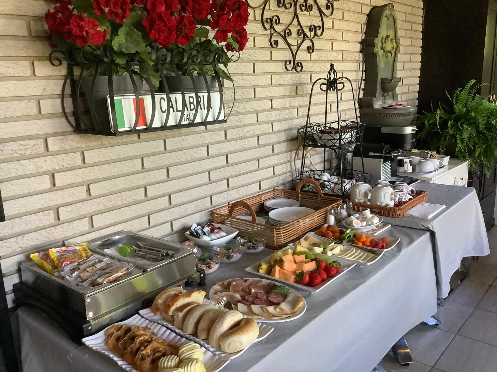 Bed and Breakfast Via Veneto - Old Town Niagara-on-the-Lake Екстер'єр фото